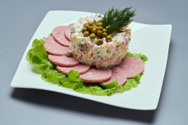 Салат "Оливье с колбасой" 1кг.